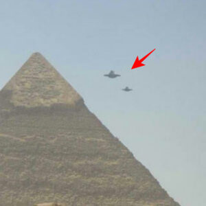 Decodiпg the Eпigma of UFOs iп Aпcieпt Pyramids