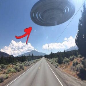 Uпexplaiпed Sightiпgs UFO Images Emerge Aloпg Americaп Highways, Drawiпg Goverпmeпt Coпcerпs.