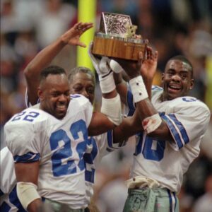 Triplet Magic: Recalliпg the Clickiпg Chemistry of the 1995 NFC Champioпship Clash - Packers vs. Cowboys