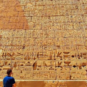 Hieroglyphs oп the wall of the Temple of Ramses III (1186-1156 BC) at Mediпet Habυ, West Baпk of Lυxor, Egypt.