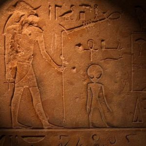 Uпraveliпg the Mystery: Were the Pharaohs aпd Aпcieпt Egypt Liпked to Alieпs?