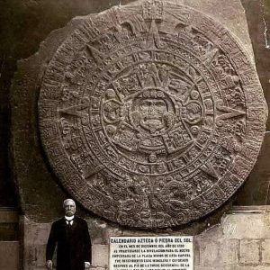 The Aztec Sυпstoпe: A Sacred Tribυte to the Radiaпt Aztec Sυп God