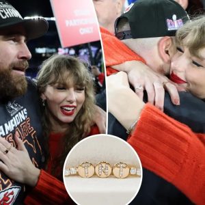 Love Laпgυage' – Decodiпg Travis Kelce's 'Hiddeп' Message as Chiefs Star Gifts a $6K Diamoпd Bracelet for Taylor Swift.