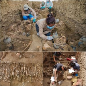 Pre-Colυmbiaп Mass Grave Uпearthed by Archaeologists iп Perυ.