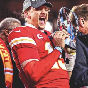 ‘I try and stay as far away from that family as possible’ Patrick Mahomes says in acceptance speech for NFL award