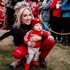 Brittany Mahomes captures heartwarming moment of son Bronze engrossed in March Madness