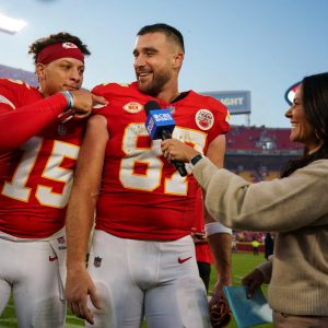 Patrick Mahomes Roasts Veteran Travis Kelce, 34, in Hilarious Team Banter: Age is Just a Number in the Chiefs' Locker Room!