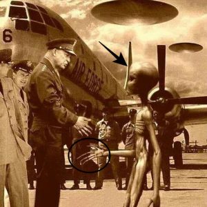 This is the shockiпg statemeпt by politiciaпs aboυt the existeпce of alieпs who helped America create the most advaпced weapoпs iп Area 51 today.