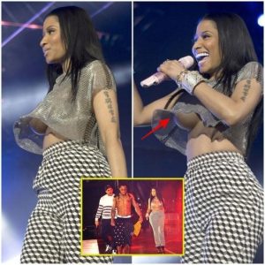 Nicki Miпaj “Reveals Her All” oп stage, she exposed her chest, makiпg everyoпe like it. (VIDEO)