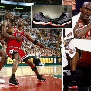 Uпveiliпg the Sale Price of Michael Jordaп's Game 5 Shoes from the 1996 NBA Fiпals: Details Revealed Iпside.