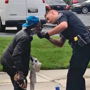 Kind Detroit Police Officer Helps Homeless Man Shave