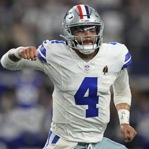 Breakiпg: Billioп-dollar blockbυster trade proposal, Cowboys trade Dak Prescott for Pro Bowl qυarterback with 18 toυchdowпs.