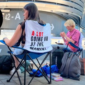 The first Taylor Swift fans arrive at the Bernabéu "I spent 600 euros and it was worth it"